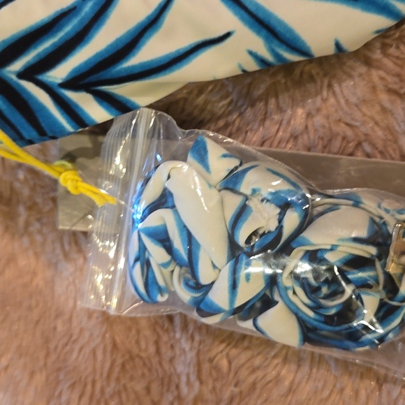 NWT SHORE & SHADE Bikini Top 34DD-36D - Picture 4 of 6